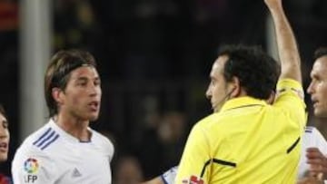 Iturralde expulsa a Ramos en el Camp Nou.