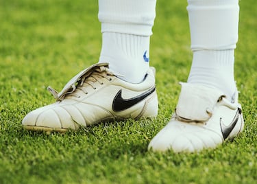 Ronaldinho emocionó a todos los fanáticos del fútbol con su magia pero a la par desesperaba a todos los defensores ya que no podían seguir el ritmo de esas Nike.