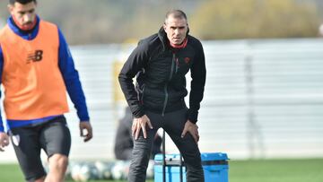 Garitano, entrenando en Lezama
