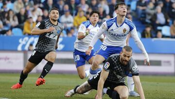 Pau Sans, con el 38, en su debut con el Real Zaragoza.