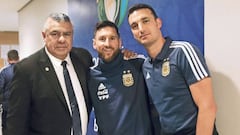 Messi, Tapia y Scaloni: una imagen que vale mucho
