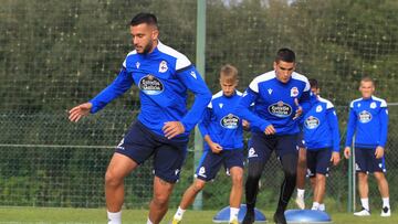 Jugadores del Depor entrenando.