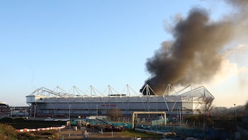 Soccer Football - Championship - Southampton v Preston North End - St Mary's Stadium, Southampton, Britain - March 6, 2024 General view of a fire near the stadium before the match Action Images via Reuters/Matthew Childs NO USE WITH UNAUTHORIZED AUDIO, VIDEO, DATA, FIXTURE LISTS, CLUB/LEAGUE LOGOS OR 'LIVE' SERVICES. ONLINE IN-MATCH USE LIMITED TO 45 IMAGES, NO VIDEO EMULATION. NO USE IN BETTING, GAMES OR SINGLE CLUB/LEAGUE/PLAYER PUBLICATIONS.