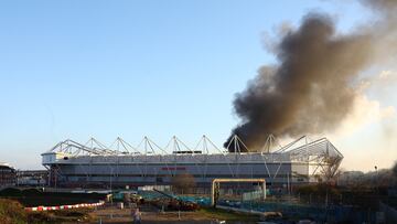 Soccer Football - Championship - Southampton v Preston North End - St Mary's Stadium, Southampton, Britain - March 6, 2024 General view of a fire near the stadium before the match Action Images via Reuters/Matthew Childs NO USE WITH UNAUTHORIZED AUDIO, VIDEO, DATA, FIXTURE LISTS, CLUB/LEAGUE LOGOS OR 'LIVE' SERVICES. ONLINE IN-MATCH USE LIMITED TO 45 IMAGES, NO VIDEO EMULATION. NO USE IN BETTING, GAMES OR SINGLE CLUB/LEAGUE/PLAYER PUBLICATIONS.