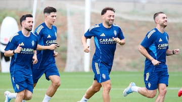 Keidi Bare, detrás de Soberón, durante un entrenamiento de esta pretemporada.