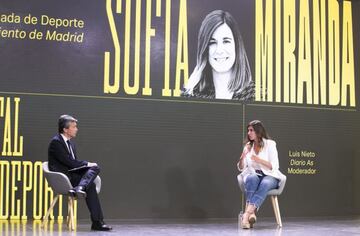 Sofía Miranda y Luis Nieto durante la entrevista en Pro Foro Industria y Deporte.