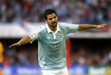 El centrocampista del Celta Nolito, celebra el gol marcado ante el FC Barcelona, el primero del equipo, durante el partido de la quinta jornada de liga en Primera División que se disputa esta noche en el estadio de Balaídos.