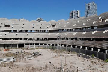 Así se encuentra el que será el nuevo estadio del Valencia Club de Fútbol. Las obras llevan trece años paradas.