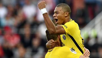 Thomas Meunier celebrando un gol con Kylian Mbappe.