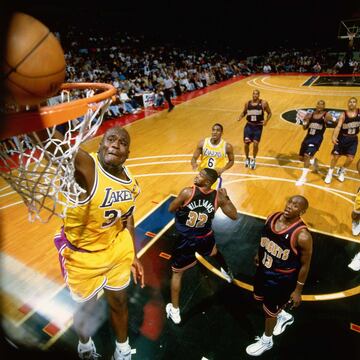 Los Angeles Lakers fue su segundo equipo. En él estuvo de 1996 hasta 2004 y consiguió los mayores éxitos de su carrera.
