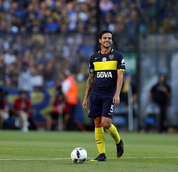 Tras 16 años de carrera en la élite y cinco lesiones de larga duración, el ex jugador de Real Madrid, Valencia o Boca Juniors se retira del fútbol profesional a los 34 años el 10 de noviembre de 2020 y su último club fue Vélez Sarsfield.​