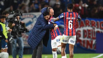 Bahia's forward #16 Erick Pulga (C) celebrates with his coach Rogerio Ceni past teammate midfielder #06 Jean Lucas after scoring during the Copa Libertadores group stage football match between Uruguay's Nacional and Brazil's Bahia at the Gran Parque Central stadium in Montevideo, on April 9, 2025. (Photo by DANTE FERNANDEZ / AFP) (Photo by DANTE FERNANDEZ/AFP via Getty Images)