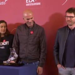 Zidane dona una réplica de su pie izquierdo para luchar contra la ELA