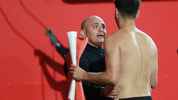 Chema Aragón, emocionado, al finalizar el último partido liguero del Mirandés.