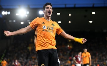 El atacante azteca tuvo un gran año, en el que marcó 28 tantos con Wolverhampton y 8 con El Tri.