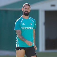 Isco vuelve al grupo; Pellegrini sonríe