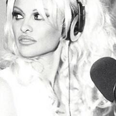 Pamela Anderson lanza dardos desde Twitter en defensa de Julian Assange