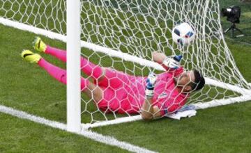 Danijel Subasic tras encajar el 2-1 de Milan Skoda.