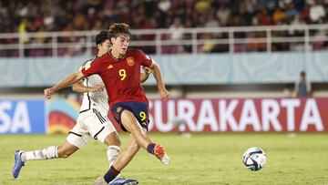 Marc Guiu anota el segundo gol de España ante Japón.