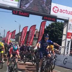 Démare impone su velocidad al esprint y Lazkano sigue líder