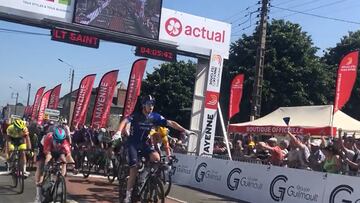 Démare impone su velocidad al esprint y Lazkano sigue líder