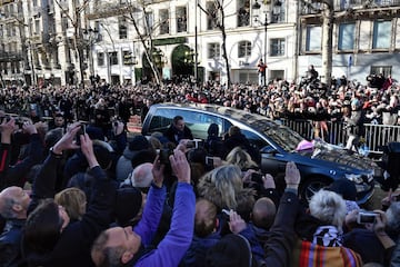 Francia se vuelca en despedir a Johnny Hallyday