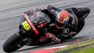 Bautista ve atisbos de mejora en su Aprilia.