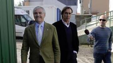 <b>DE VIAJE. </b>Presidente y entrenador estarán hoy, junto a Juanjo González, en Serbia para interesarse por varios jugadores serbios.