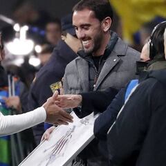 En imágenes el homenaje del Atlético a Falcao García