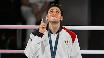 Marco Verde of Mexico during the boxing fight Mens 71kg Final against Asadkhuja Muydinkhujaev of Uzbekistan as part of of the Olympic Games Paris 2024 at North Paris Arena on August 09, 2024 in Paris, France