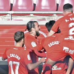 Higinio saca al Numancia del descenso y mete al Oviedo