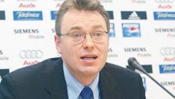 <b>CON EL MADRID. </b>Dupont dio hace unos meses una conferencia de prensa en el Santiago Bernabéu.