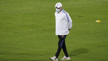 Soccer Football - Spanish Super Cup - Real Madrid Training - Prince Faisal Bin Fahd Stadium, Riyadh, Saudi Arabia - January 11, 2022 Real Madrid coach Carlo Ancelotti during training REUTERS/Albert Gea