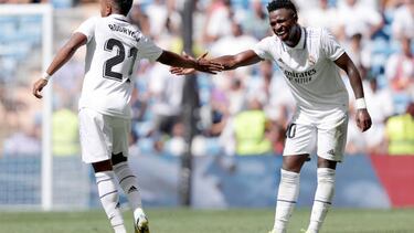 MADRID, SPAIN - SEPTEMBER 11: Rodrygo of Real Madrid celebrates 3-1 with Vinicius Junior of Real Madrid during the La Liga Santander match between Real Madrid v Real Mallorca at the Estadio Santiago Bernabeu on September 11, 2022 in Madrid Spain (Photo by David S. Bustamante/Soccrates/Getty Images)