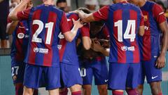 BARCELONA, 08/08/2023.- Los jugadores del FC Barcelona celebran un gol durante la 58 edición del Trofeo Joan Gamper que disputan el FC Barcelona y el Tottenham Hotspur, este martes en el Estadio Olímpico Lluís Companys, en Barcelona. EFE/Quique García
