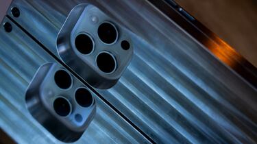 Una empresa de neurociencia da la clave para curar la adicción al móvil: una funda de 3 kg de acero inoxidable