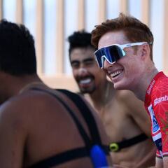 Jorgenson despunta: “¿En serio un pelirrojo ha ganado en Omán?”