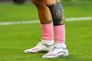 Tatuaje de Lionel Messi del Inter Miami CF durante el partido del grupo A de la Copa Mundial de Clubes de la FIFA 2025 entre el Al Ahly SC y el Internacional CF Miami.