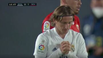 Lo de Vinicius no solo preocupa a los fans: atentos a la cara que le puso Modric...