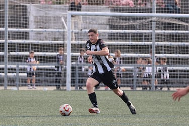 El Racing ficha a Adri¨¢n Cagigal, el nuevo ?lvaro Mantilla