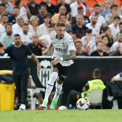 Samu Castillejo apunta al Barça