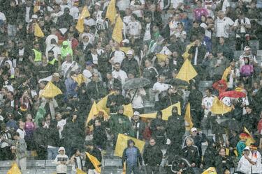 El calentamiento se vió afectado por una lluvia torrencial con granizo. 
