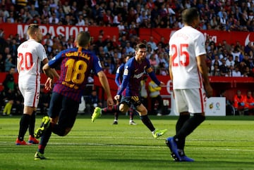 El jugador del Barcelona, Leo Messi, celebra el 1-1. 