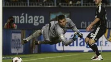 <b>PUNTERÍA. </b>Higuaín remató con mucha clase el pase que le envió Cristiano. Fue el 0-1 al Málaga.