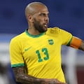 Dani Alves da instrucciones durante un partido de los Juegos Olímpicos