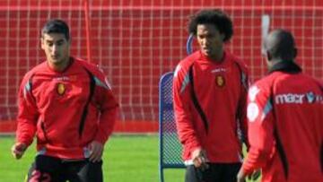 <b>ENTRENANDO. </b>Cendrós, junto a De Guzman en un entrenamiento.