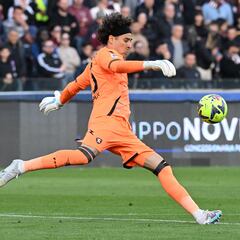 Salernitana prepararía renovación de Guillermo Ochoa, ¿cuánto ganaría?