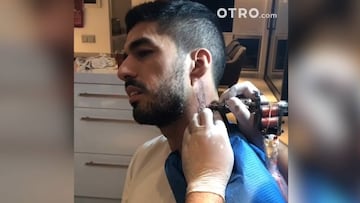 Así se tatuó el uruguayo Luis Suárez su famosa celebración