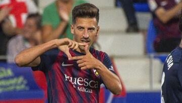 Juan Carlos Real celebra un gol con el Huesca.