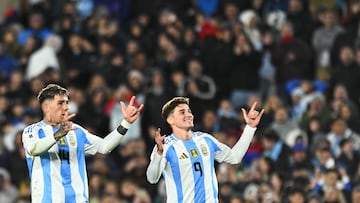Soccer Football - World Cup - South American Qualifiers - Argentina v Chile - Estadio Mas Monumental, Buenos Aires, Argentina - September 5, 2024 Argentina's Julian Alvarez celebrates scoring their second goal with Argentina's Enzo Fernandez REUTERS/Rodrigo Valle